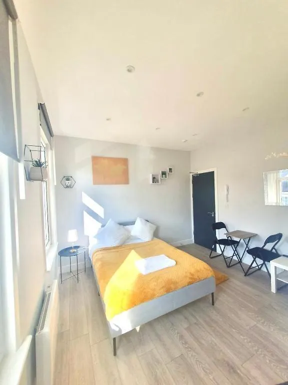 Southall Stays Near Heathrow Ub2 0*,