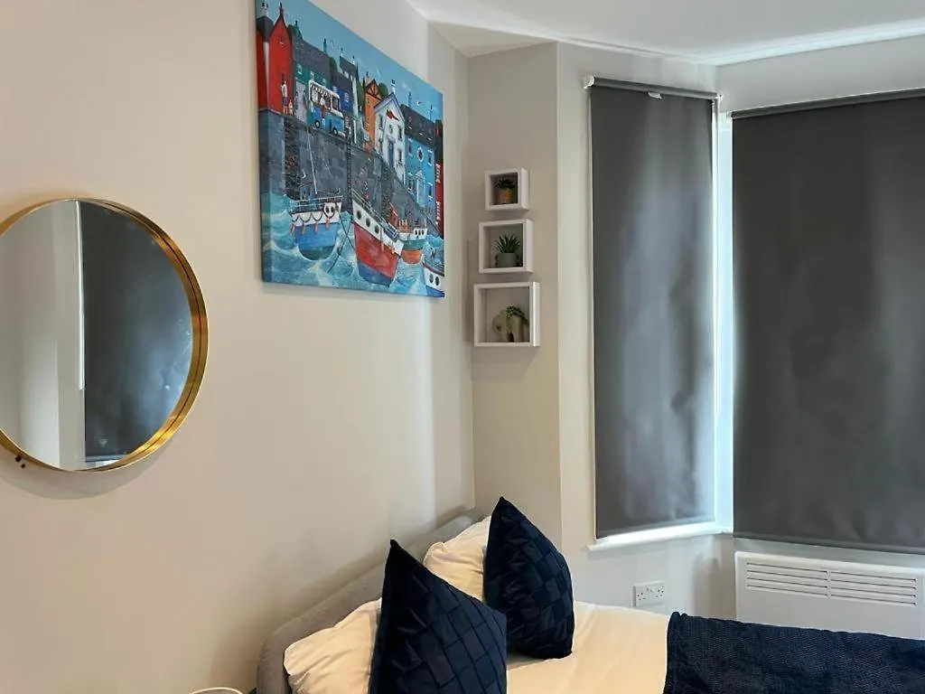 Southall Stays Near Heathrow Ub2
