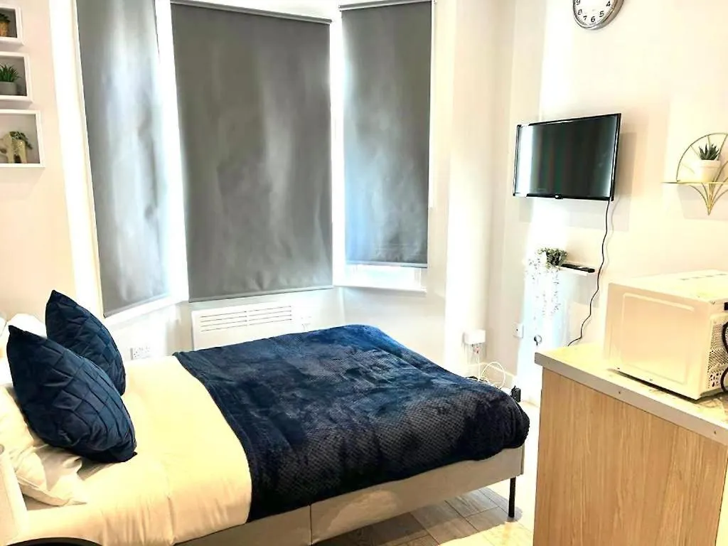Southall Stays Near Heathrow Ub2