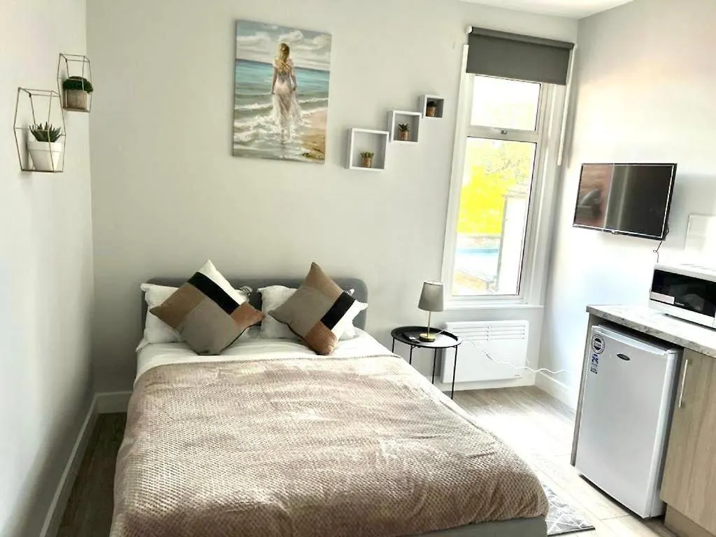 Southall Stays Near Heathrow Ub2 0*,  United Kingdom